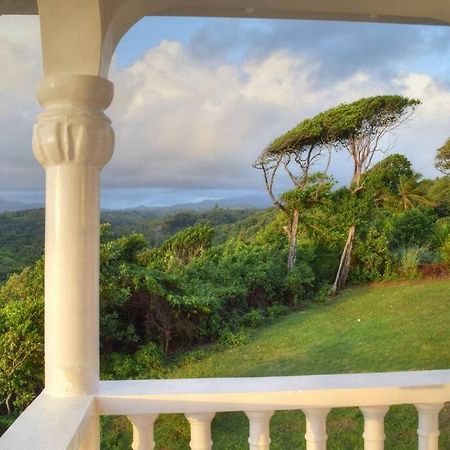 Oceanfront 3-Bedroom Villa With Spectacular View! Calibishie Eksteriør bilde