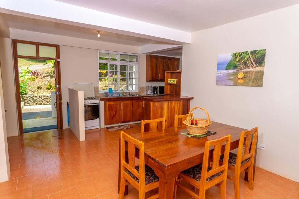 Oceanfront 3-Bedroom Villa With Spectacular View! Calibishie Eksteriør bilde